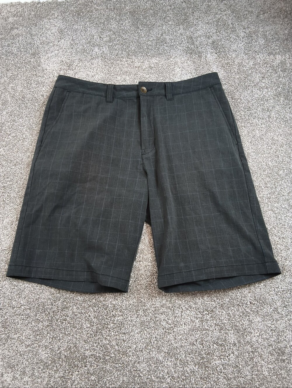 Travis Mathew Mens Grey Glen Plaid Golf Shorts Size 34 Performance Casual